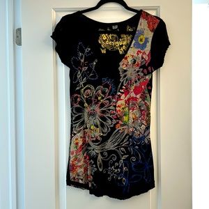 Desigual V neck T-Shirt with vented Back Design